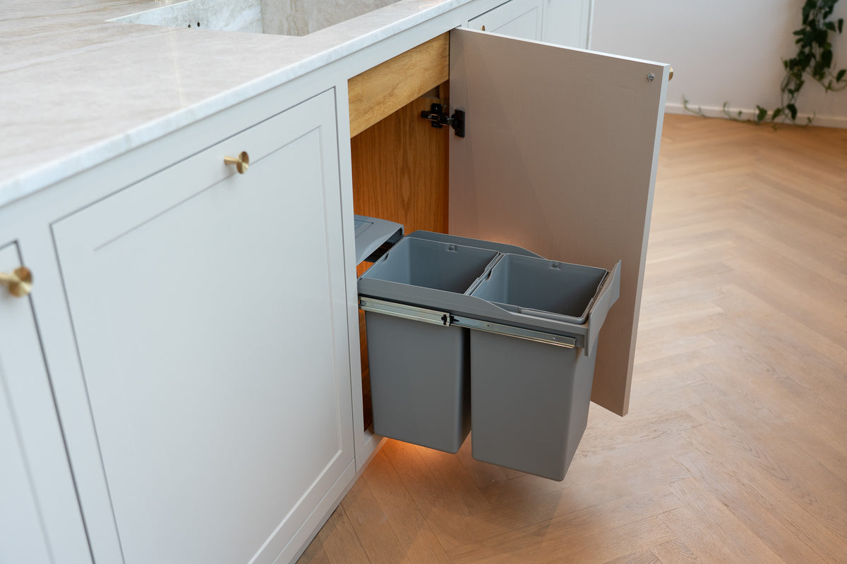 Copenhagen 2-28 full-extension waste system, 2 × 14 litres, light grey