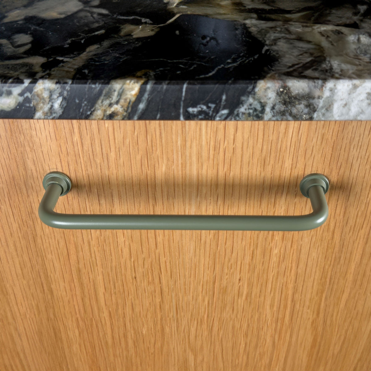 Frederiksberg cabinet handle, army green • Chr. Jørgensen