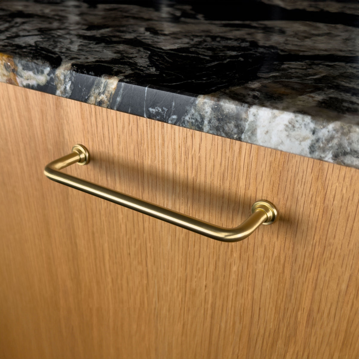 Frederiksberg cabinet handle in brushed brass without lacquer • Chr. Jørgensen