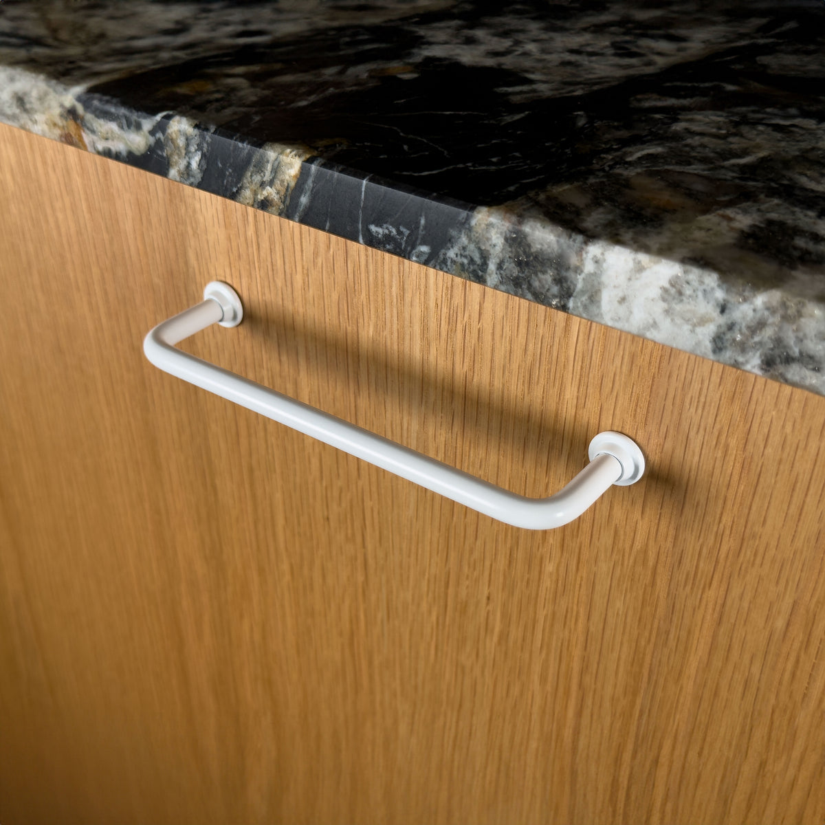 Frederiksberg cabinet handle in matt white • Chr. Jørgensen