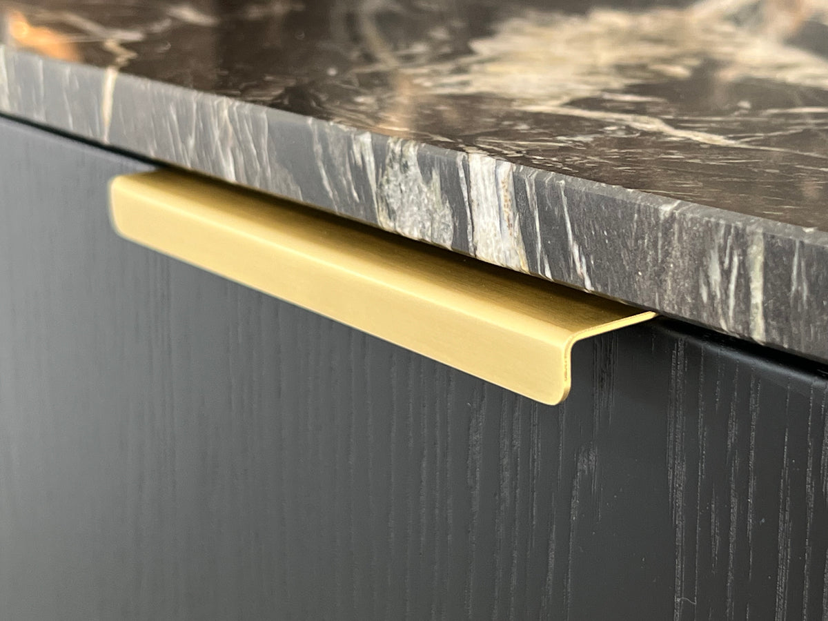 Profilgreb i børstet messing med lak, c/c 160 mm - Værløse • Chr. Jørgensen - Copenhagenhomedesign