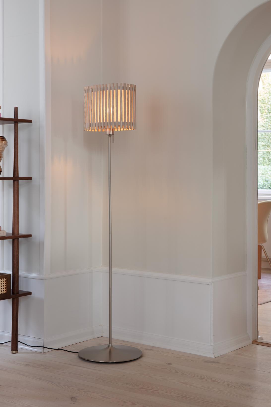 Komorebi Rectangular gulvlampe, egetræ og børstet stål look • UMAGE - Copenhagenhomedesign