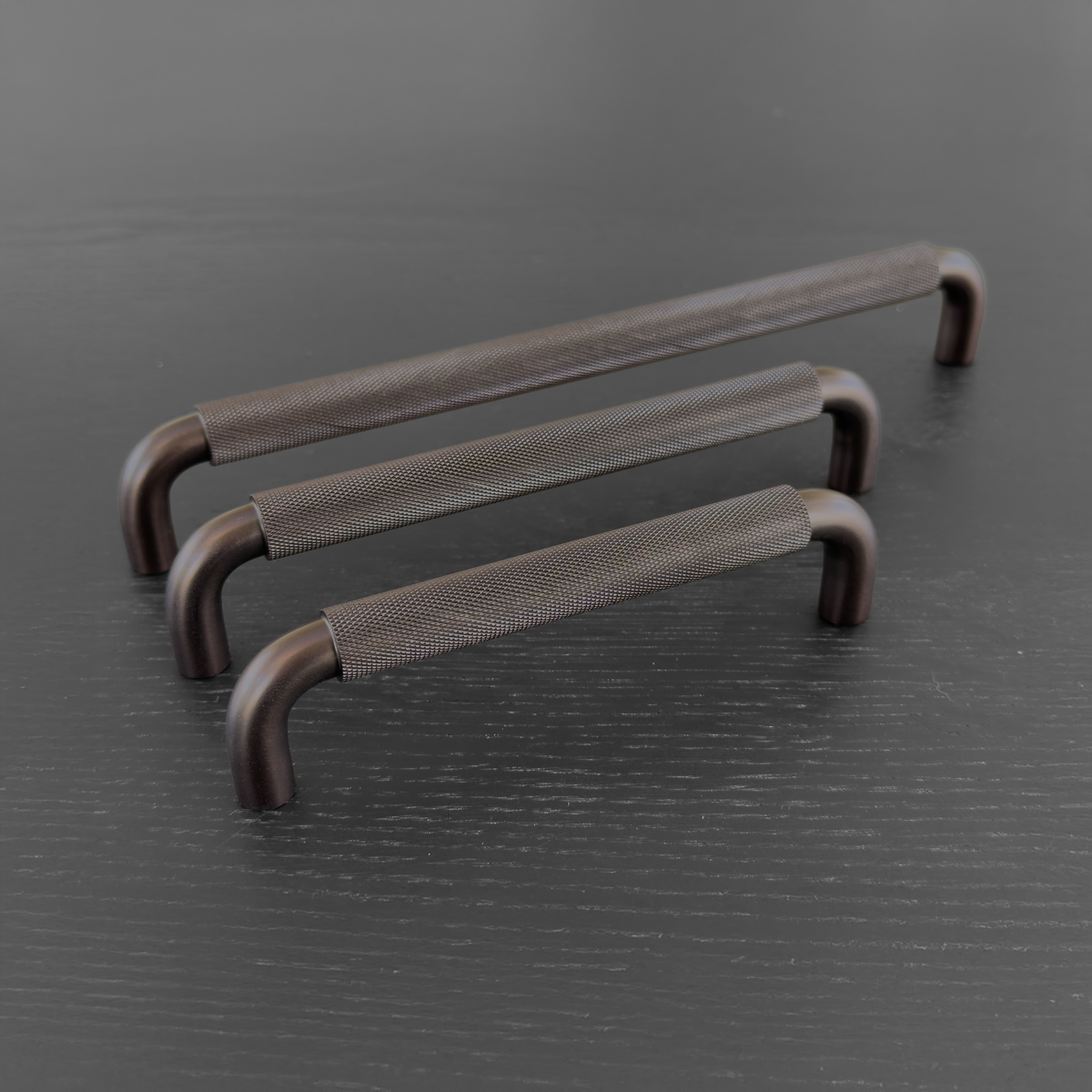 Køkkengreb med diamond cut i bronze / bruneret messing - Holmen • Chr. Jørgensen - Copenhagenhomedesign