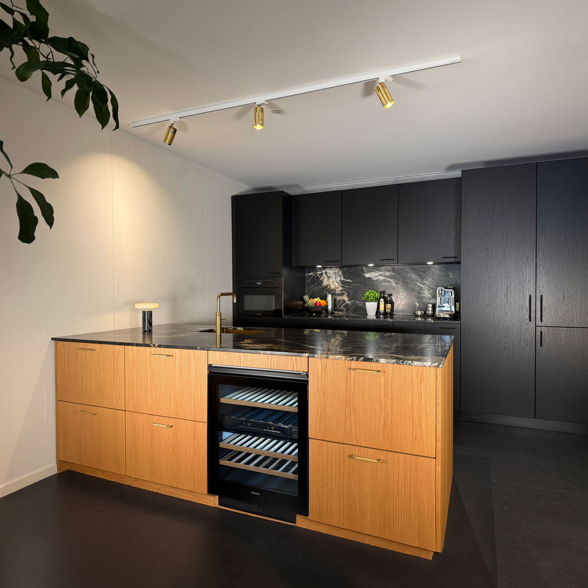 Østerbro diamond-cut cabinet handle in brushed brass, unlacquered • Chr. Jørgensen