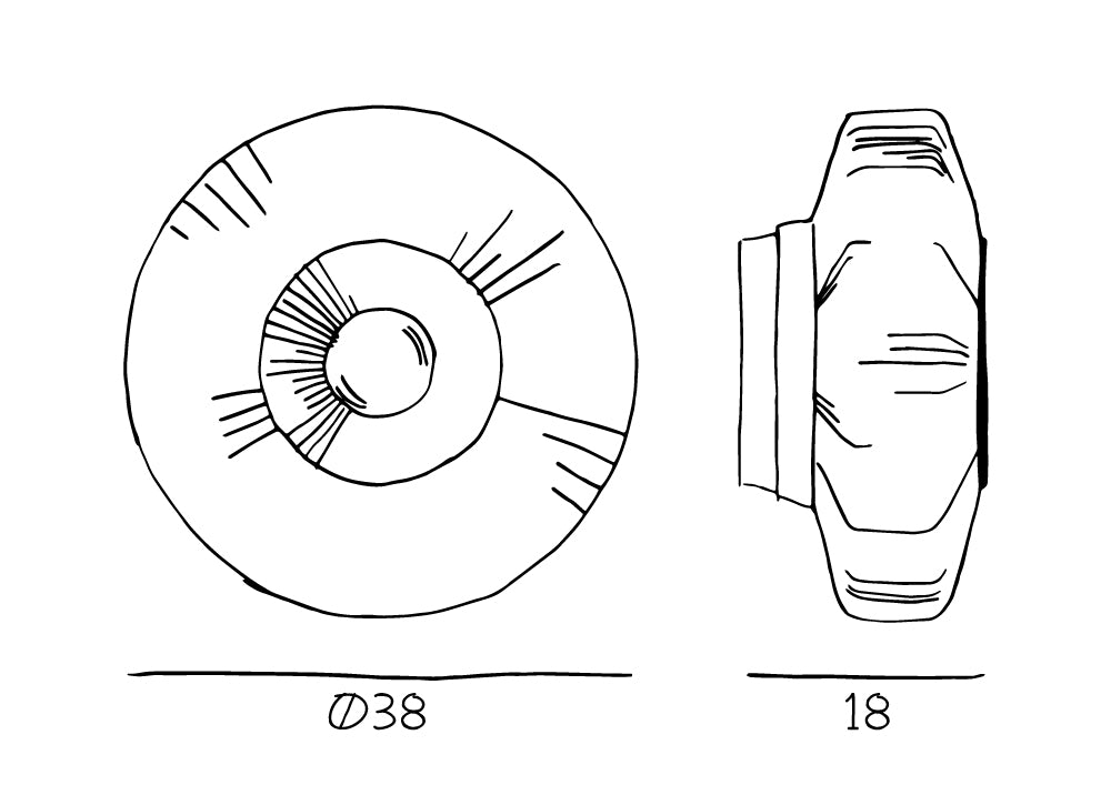 Produkt tegning af new wave optic wall. Lampen måler en diameter på 38 cm og en dybde på 18 cm.