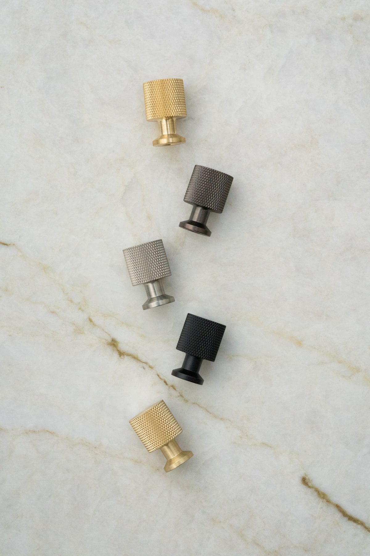 Møbelknop med diamond cut i rustfrit stål look, 33 mm - Nyboder • Chr. Jørgensen - Copenhagenhomedesign