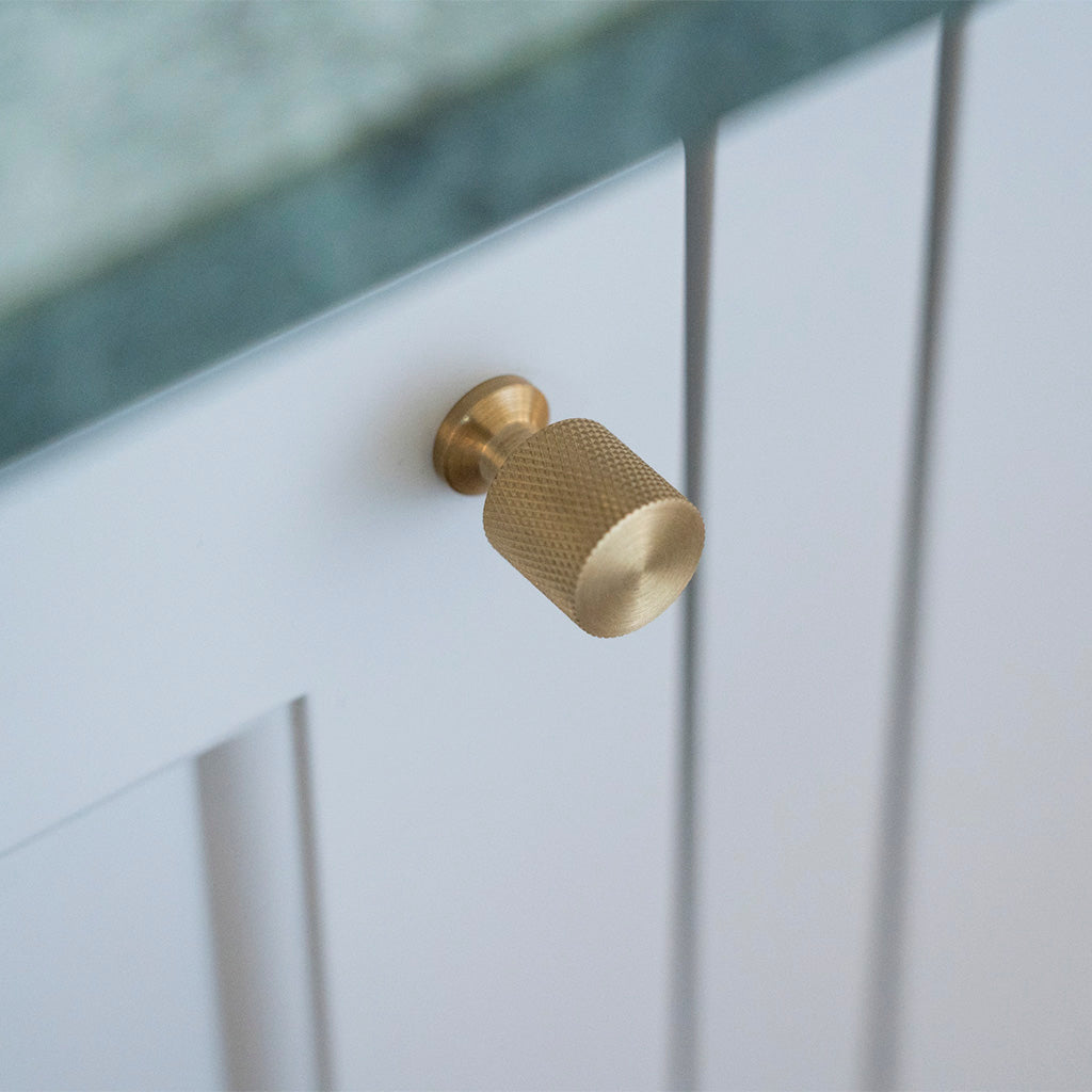 Møbelknop med diamond cut i messing med lak, 33 mm - Nyboder • Chr. Jørgensen - Copenhagenhomedesign