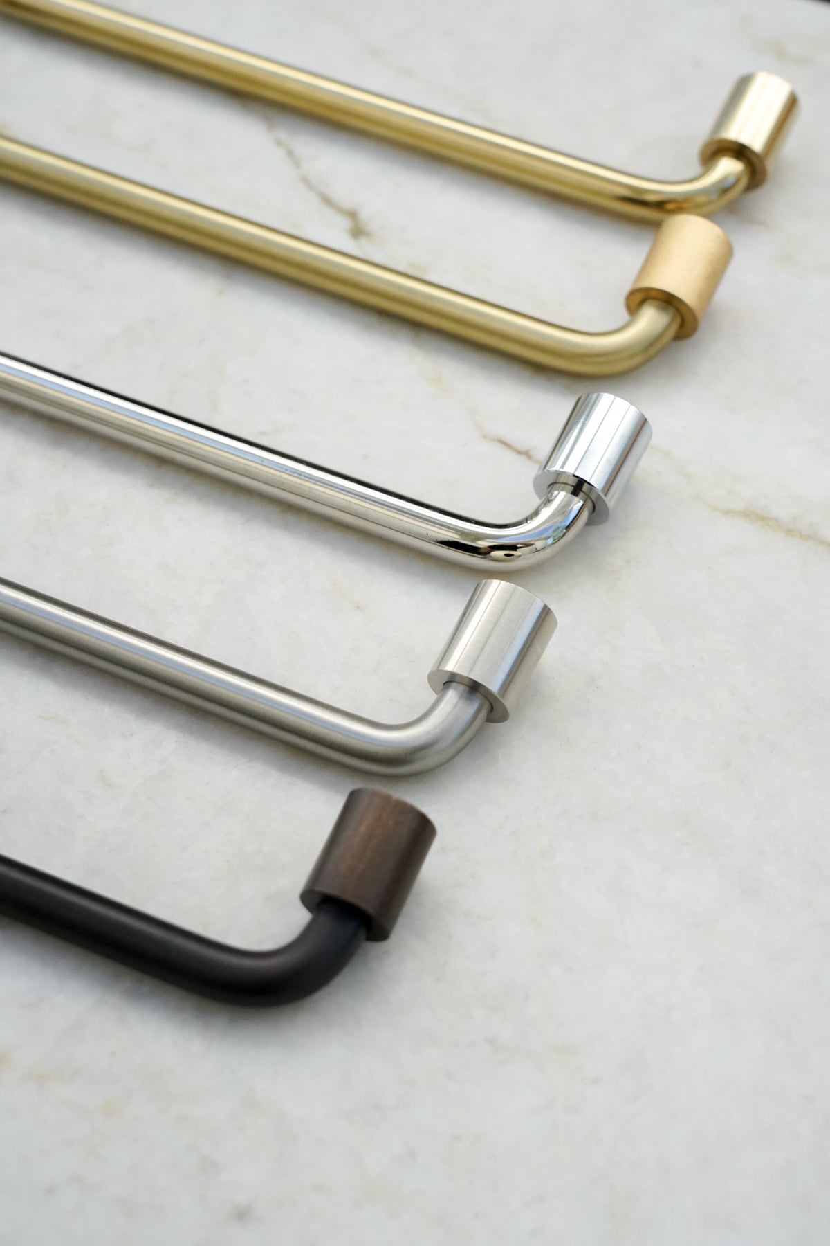Ordrup • Greb i blankpoleret massiv messing uden lak med separate fødder - Copenhagenhomedesign