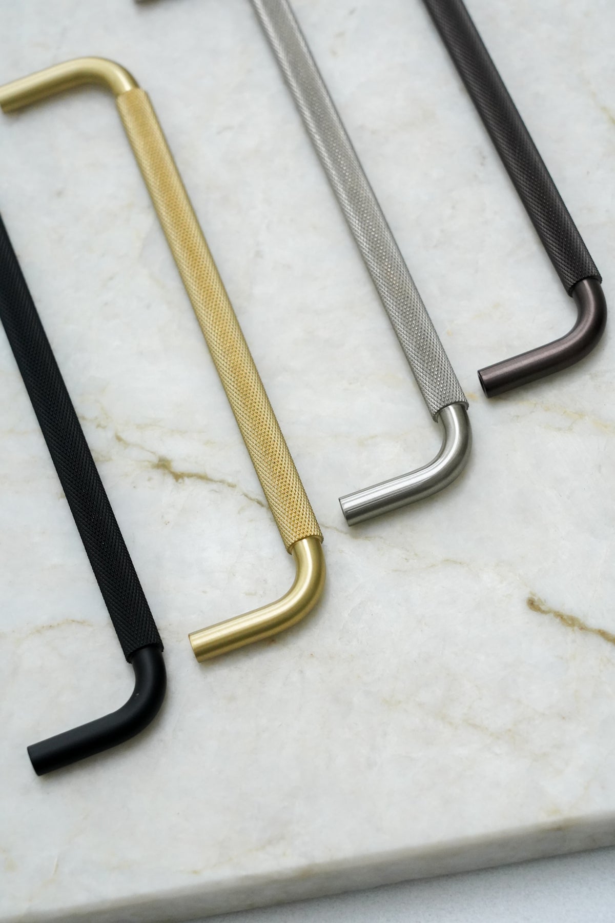 Køkkengreb med diamond cut i bronze / bruneret messing - Østerbro • Chr. Jørgensen - Copenhagenhomedesign