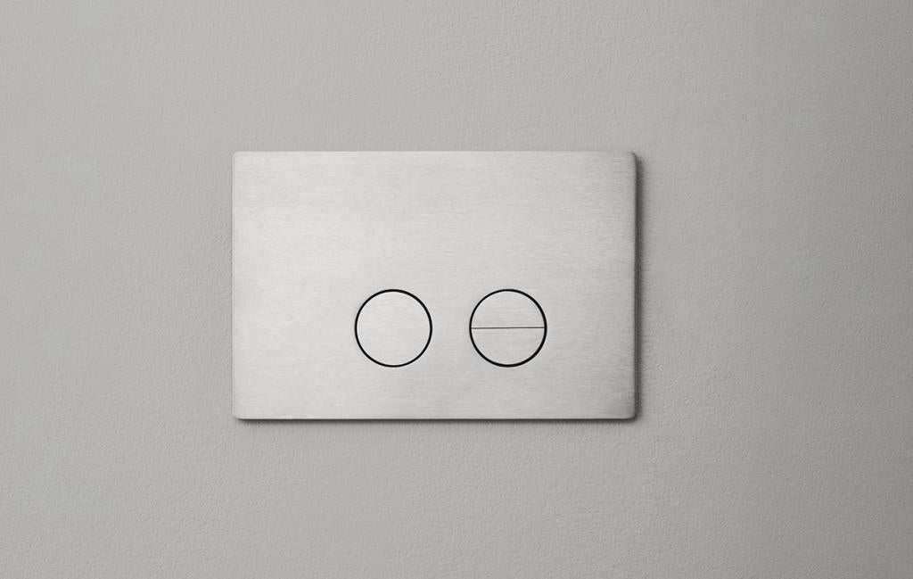 Betjeningplade til toilet, børstet rustfrit stål • d line - Copenhagenhomedesign