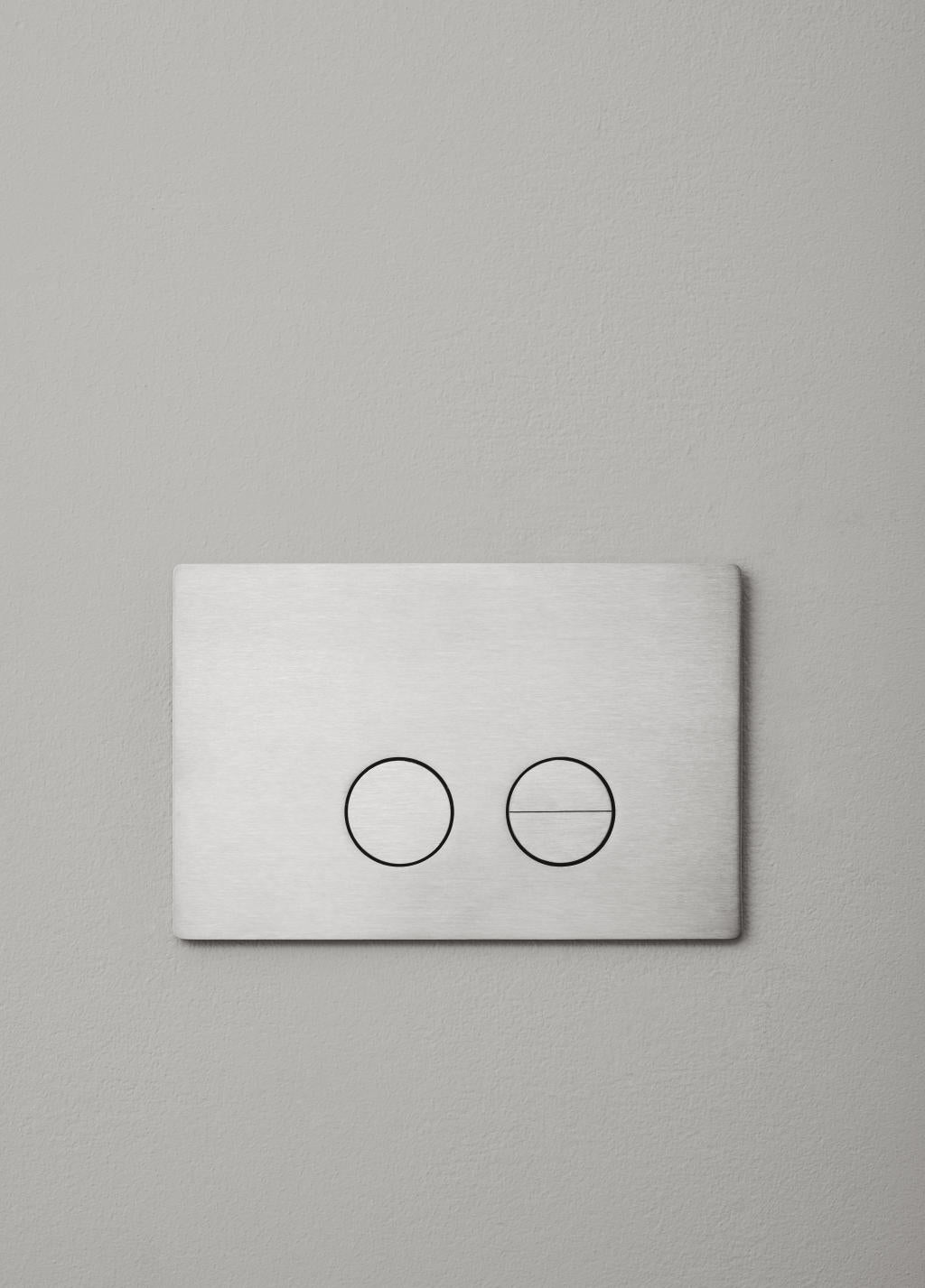 Betjeningplade til toilet, børstet rustfrit stål • d line - Copenhagenhomedesign