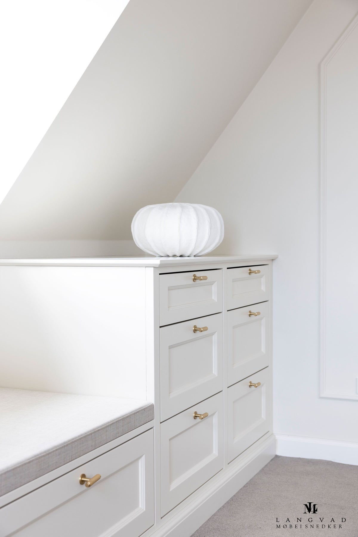 Ryvang T-bar cabinet knob with linear texture in brushed brass, unlacquered • Chr. Jørgensen