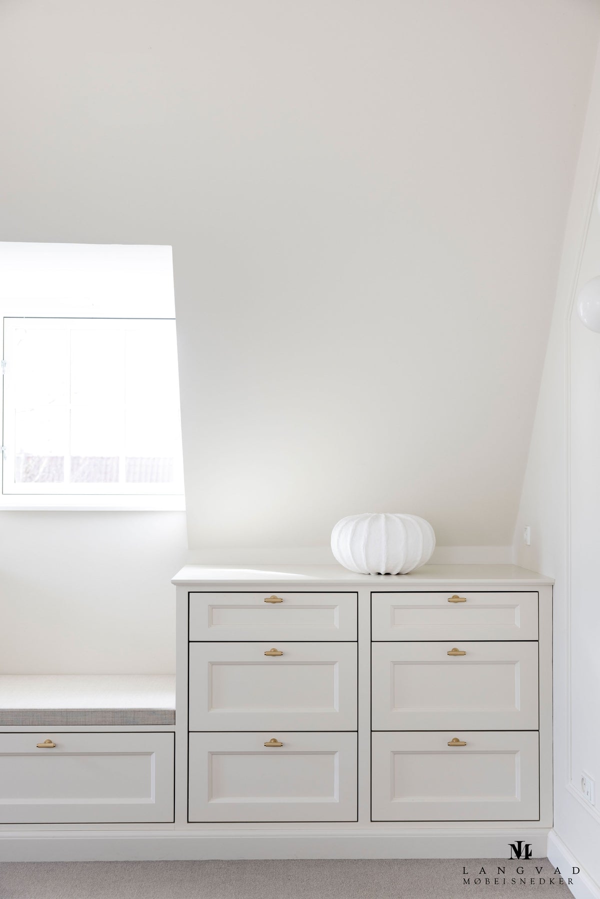 Ryvang T-bar cabinet knob with linear texture in brushed brass, unlacquered • Chr. Jørgensen