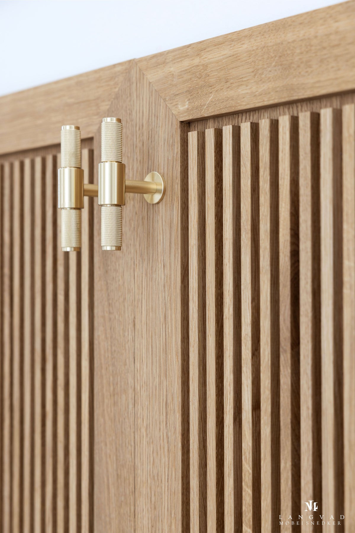 Cross T-Bar in brass with diamond-cut knurling • Buster + Punch