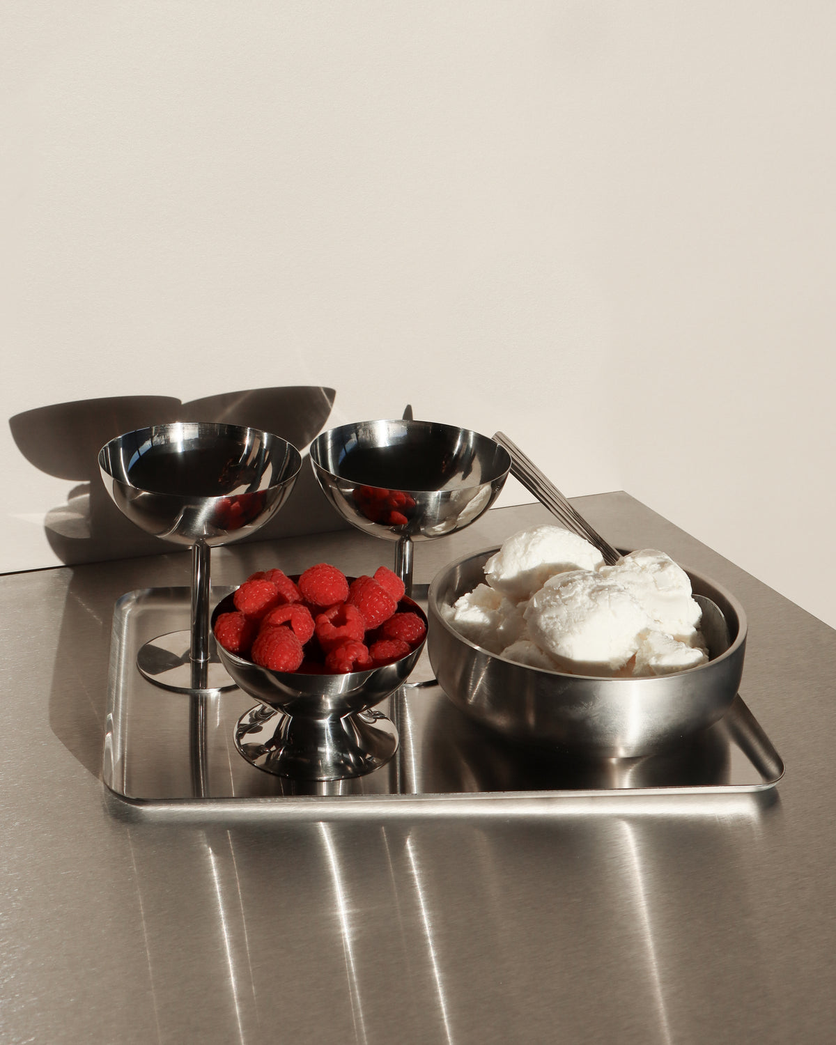 Serveringsskål i rustfrit stål • NICHBA - Copenhagenhomedesign