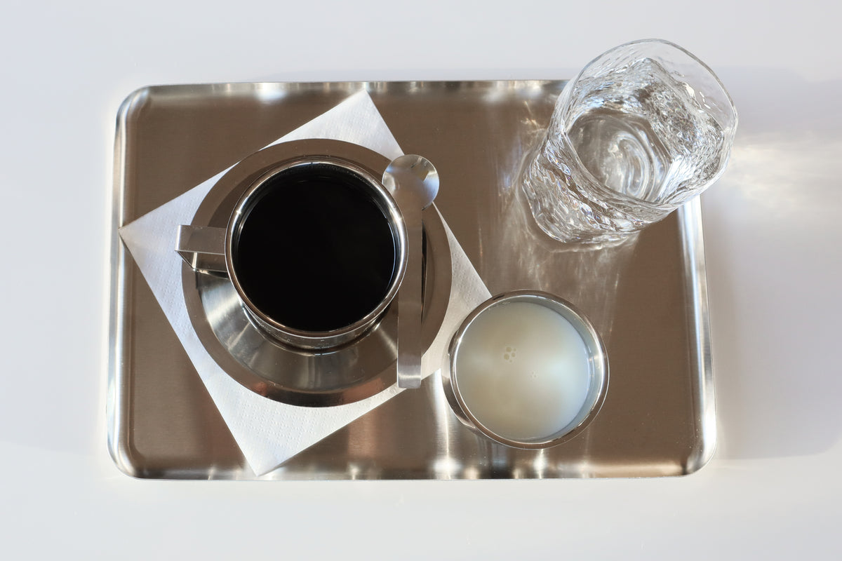 Serveringsbakke i rustfrit stål • NICHBA - Copenhagenhomedesign