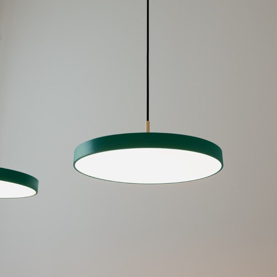 Asteria Plus pendel, grøn og messing • UMAGE - Copenhagenhomedesign