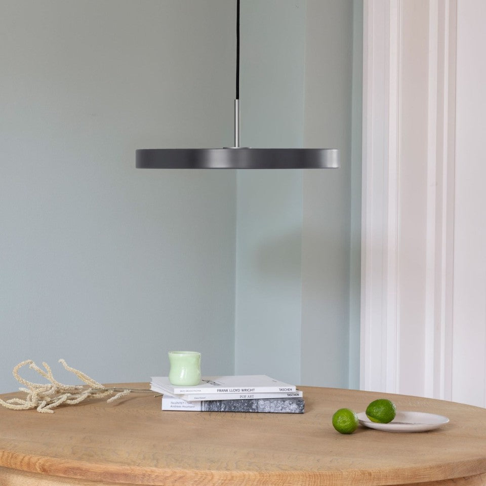 Asteria Plus pendel, grå og stål • UMAGE - Copenhagenhomedesign