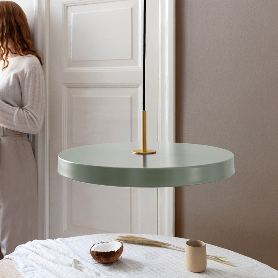 Asteria Plus pendel, oliven og messing • UMAGE - Copenhagenhomedesign