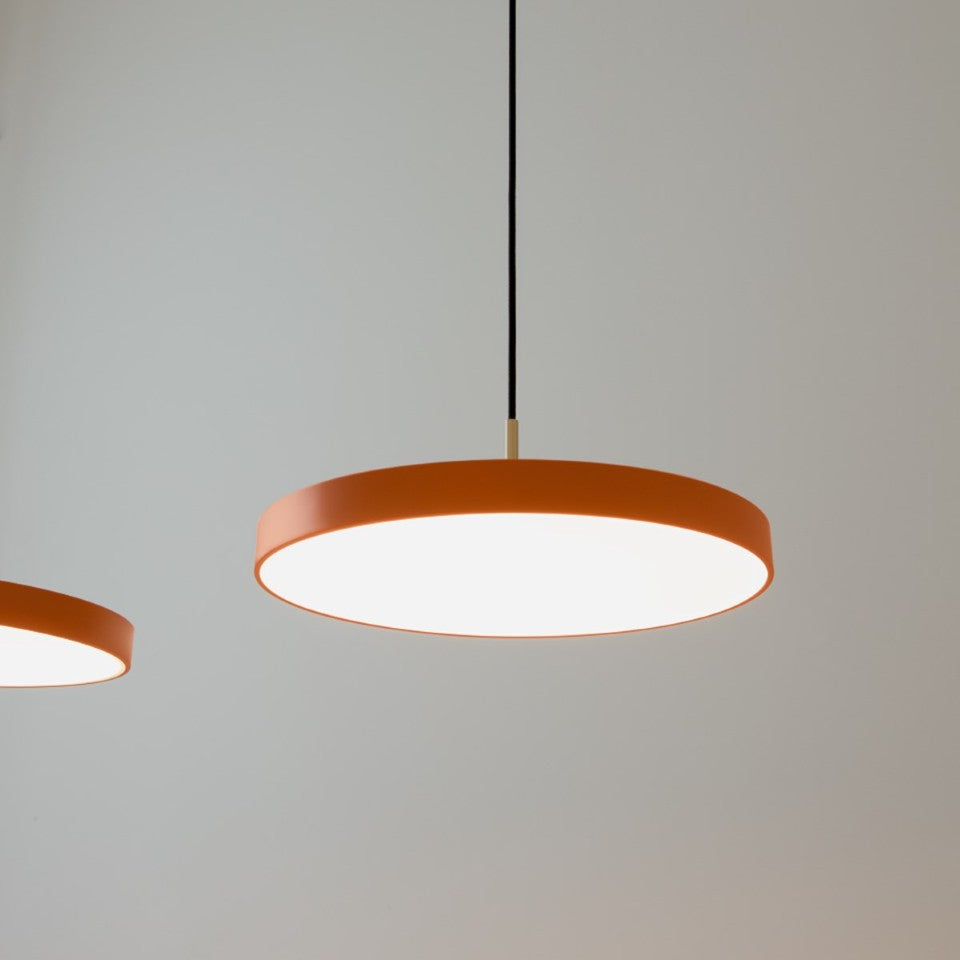 Asteria Plus pendel, orange og messing • UMAGE - Copenhagenhomedesign