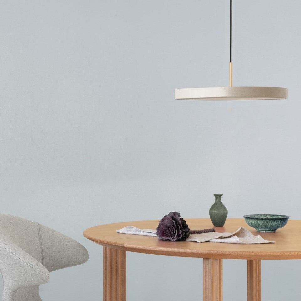 Asteria Plus pendel, hvid og messing • UMAGE - Copenhagenhomedesign