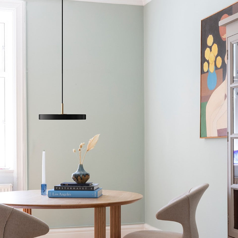 Asteria Plus pendel, sort og messing • UMAGE - Copenhagenhomedesign