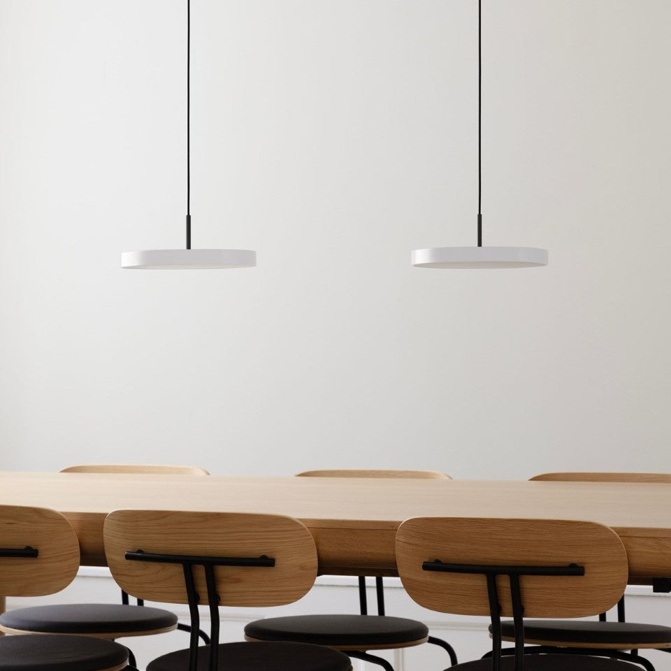 Asteria Plus pendel, lysegrå (mist) og sort • UMAGE - Copenhagenhomedesign