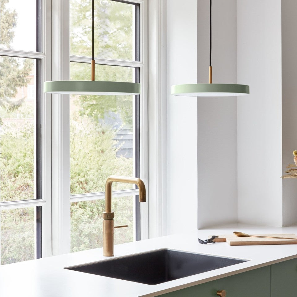 Asteria Plus pendel, oliven og messing • UMAGE - Copenhagenhomedesign