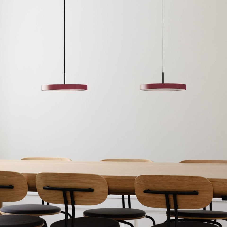 Asteria Plus pendel, rød og sort • UMAGE - Copenhagenhomedesign