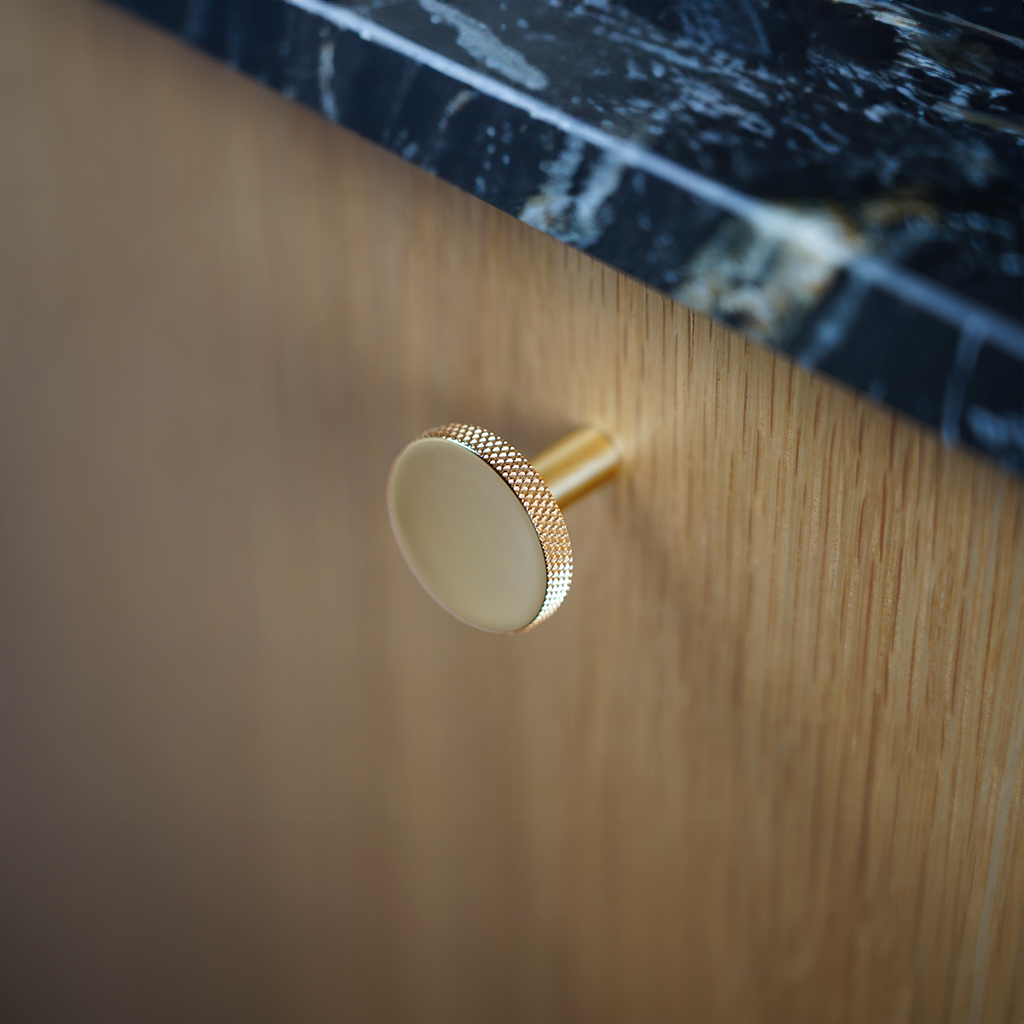 Møbelknop med diamond cut i blank messing med lak - Søllerød • Chr. Jørgensen - Copenhagenhomedesign