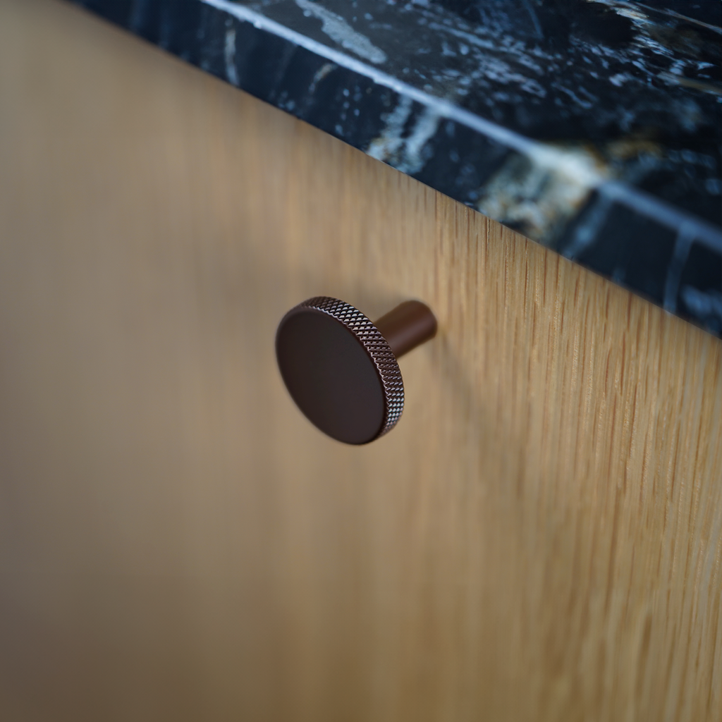 Møbelknop med diamond cut i bronze / bruneret messing - Søllerød • Chr. Jørgensen - Copenhagenhomedesign