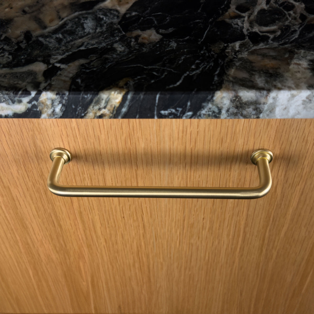 Frederiksberg cabinet handle in brushed brass without lacquer • Chr. Jørgensen