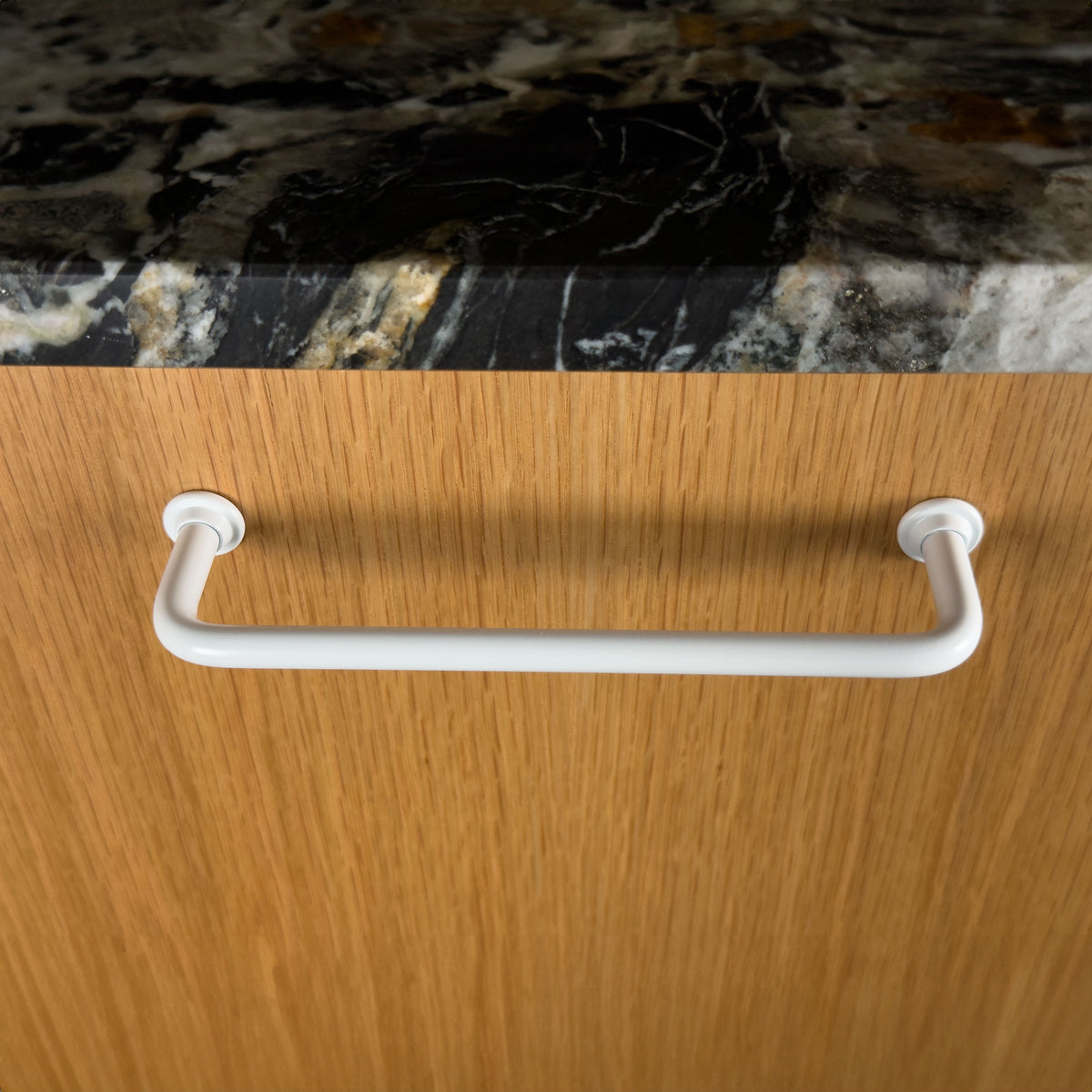 Frederiksberg cabinet handle in matt white • Chr. Jørgensen