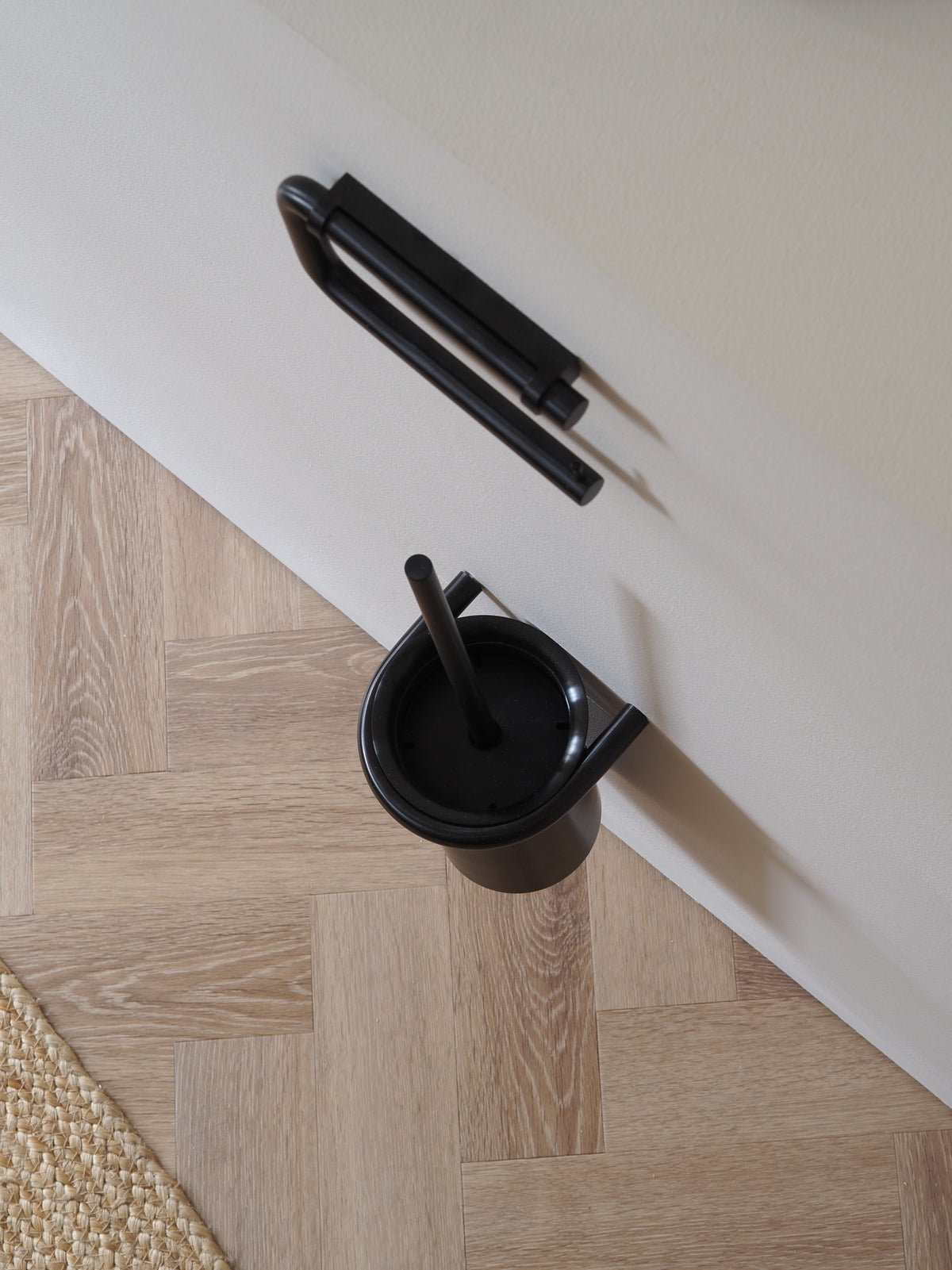 Toiletbørsteholder, sort (PVD sort) • d line - Copenhagenhomedesign