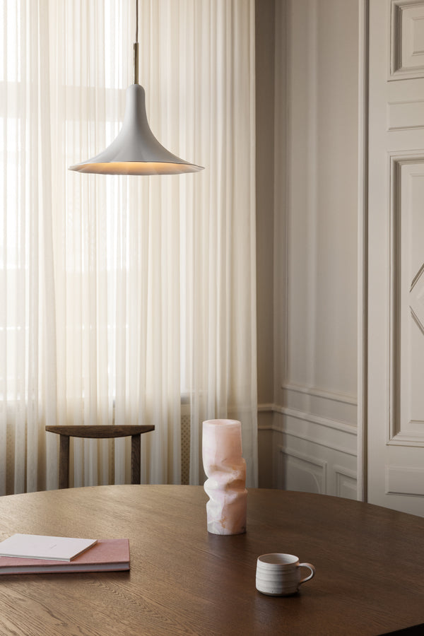 Petalii 1 pendel, polished brass / opal • NUURA - Copenhagenhomedesign
