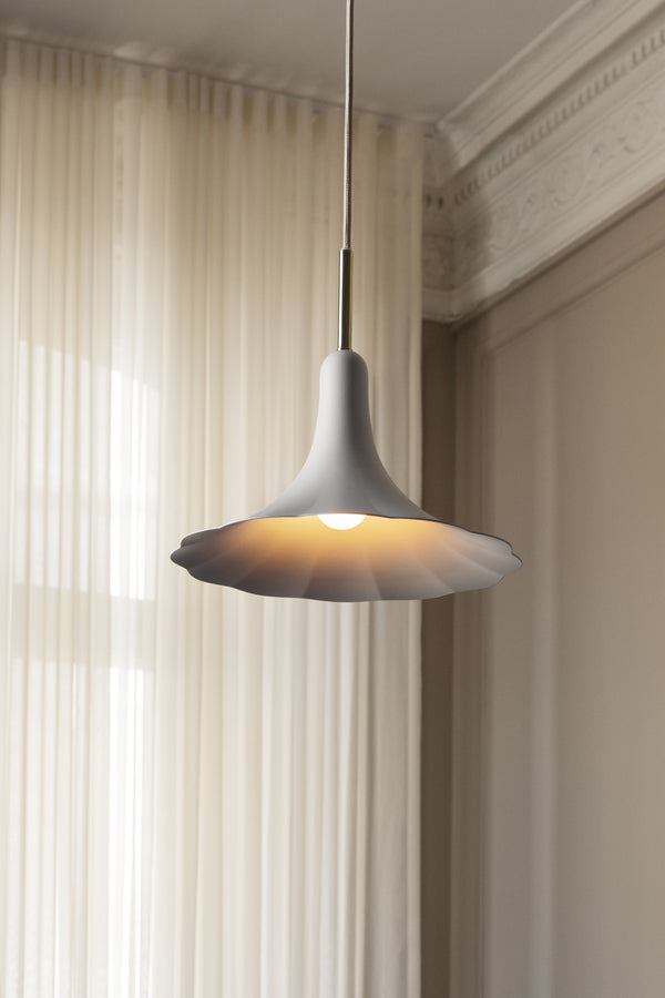Petalii 1 pendel, polished brass / opal • NUURA - Copenhagenhomedesign