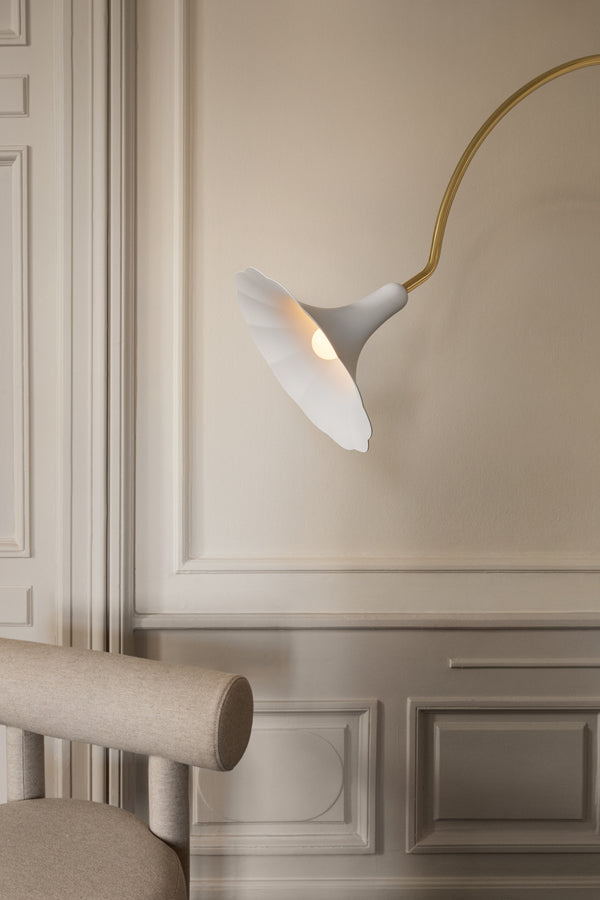Petalii Floor gulvlampe, polished brass / opal • NUURA - Copenhagenhomedesign