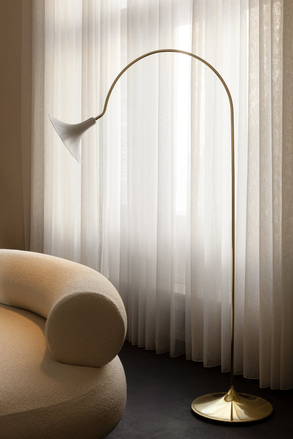 Petalii Floor gulvlampe, polished brass / opal • NUURA - Copenhagenhomedesign