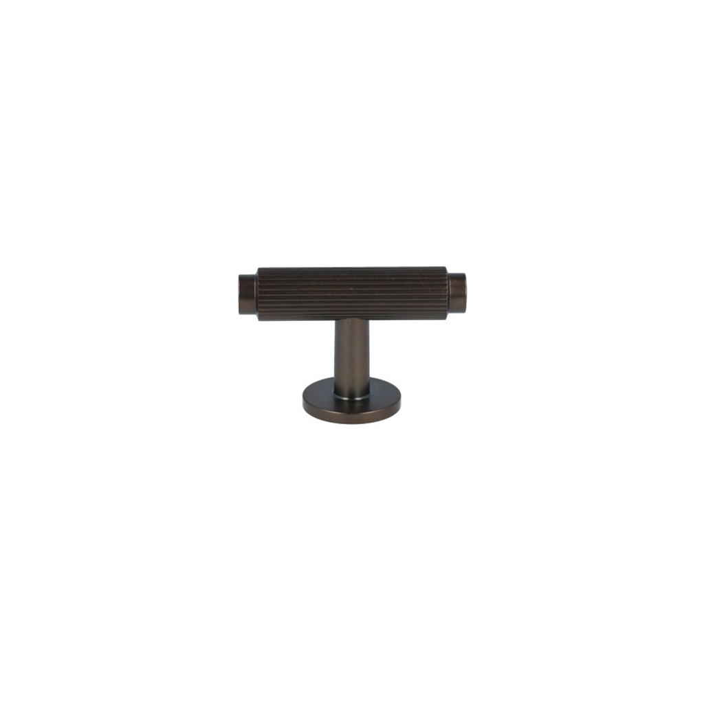 Møbelknop T-bar med linjeret design i bronze / bruneret messing - Ryvang • Chr. Jørgensen - Copenhagenhomedesign