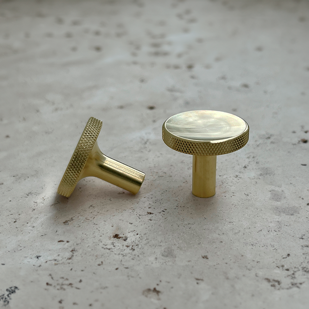Møbelknop med diamond cut i blank messing med lak - Søllerød • Chr. Jørgensen - Copenhagenhomedesign