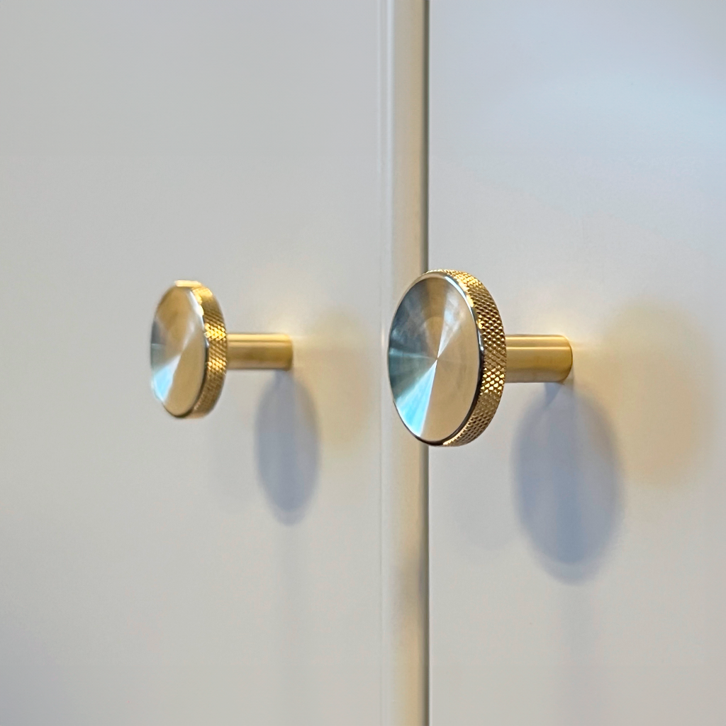 Møbelknop med diamond cut i blank messing med lak - Søllerød • Chr. Jørgensen - Copenhagenhomedesign