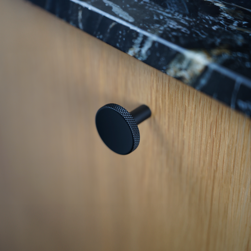 Møbelknop med diamond cut i sort - Søllerød • Chr. Jørgensen - Copenhagenhomedesign