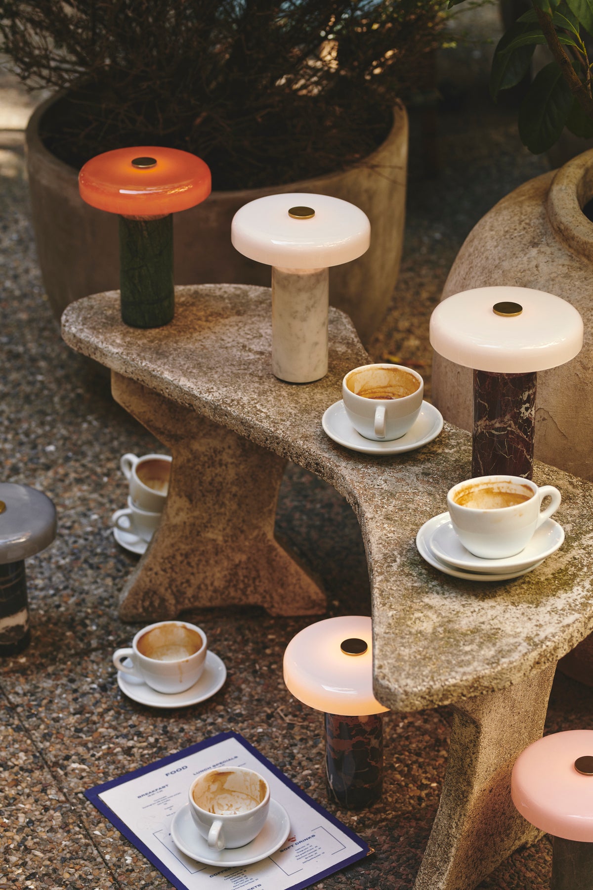 Trip Portable bordlampe, carrara/opal glossy • Design by Us - Copenhagenhomedesign