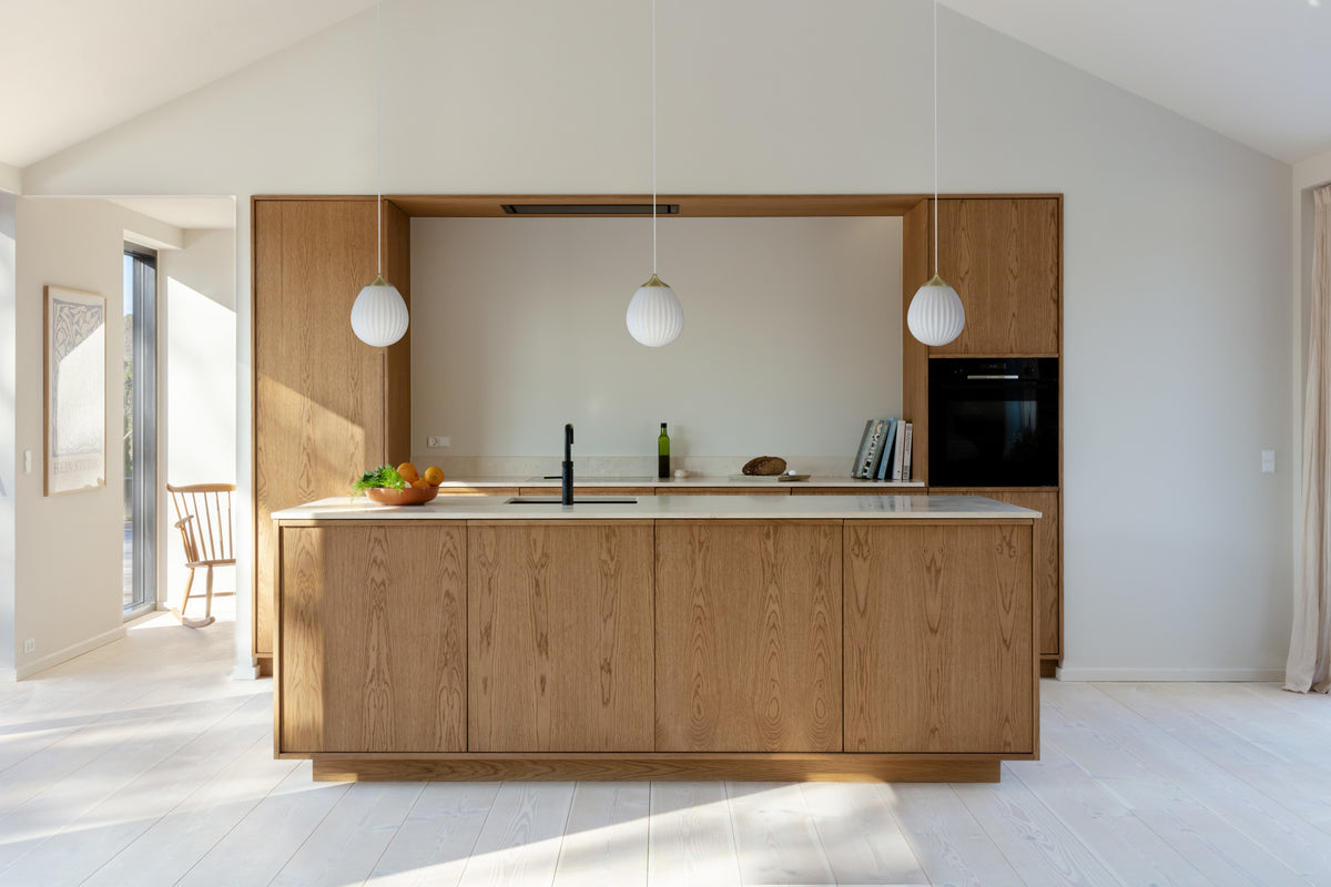 Around the World pendel med roset, hvid og børstet messing look • UMAGE - Copenhagenhomedesign