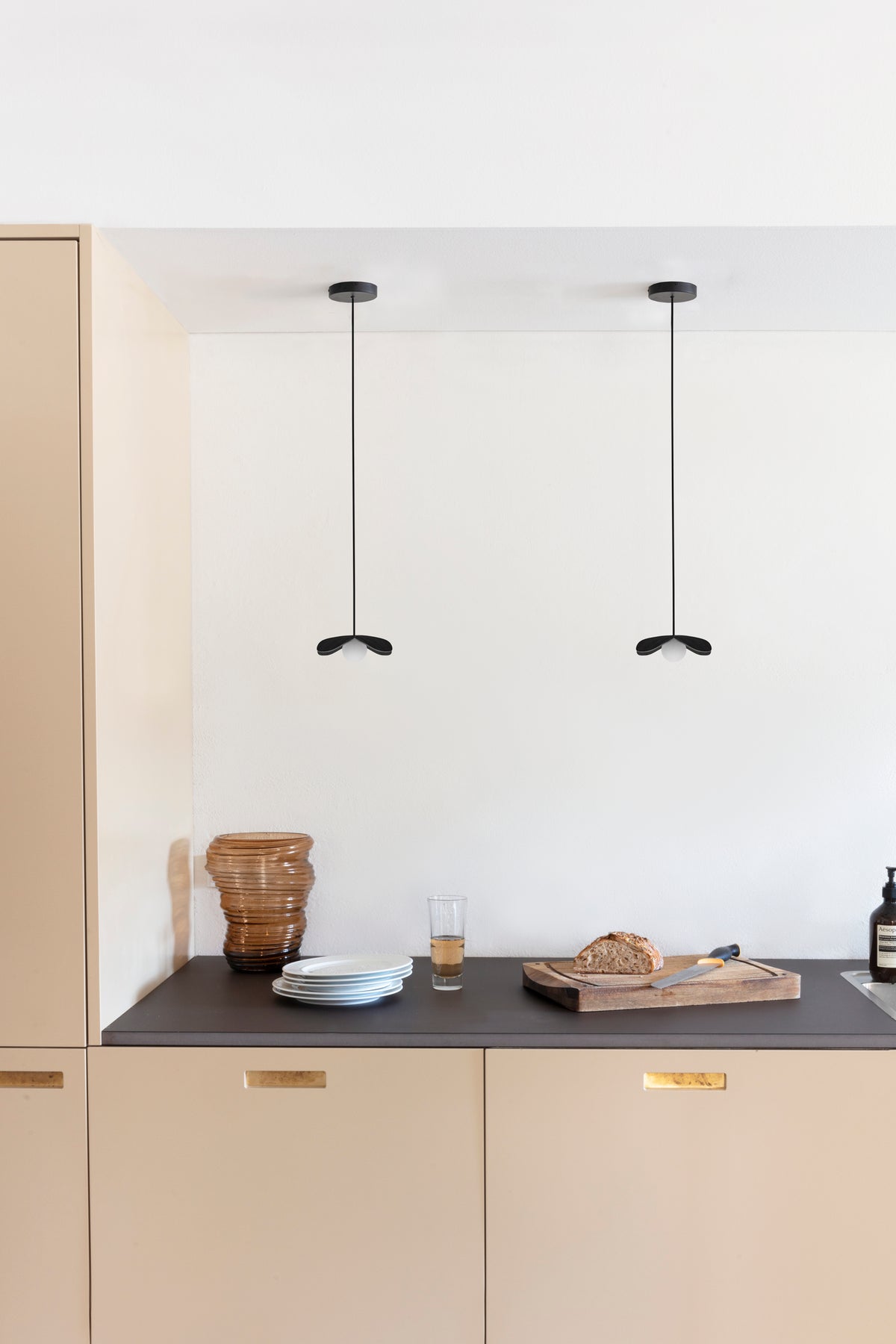 Forget Me Not pendel med roset, sort egetræ • UMAGE - Copenhagenhomedesign