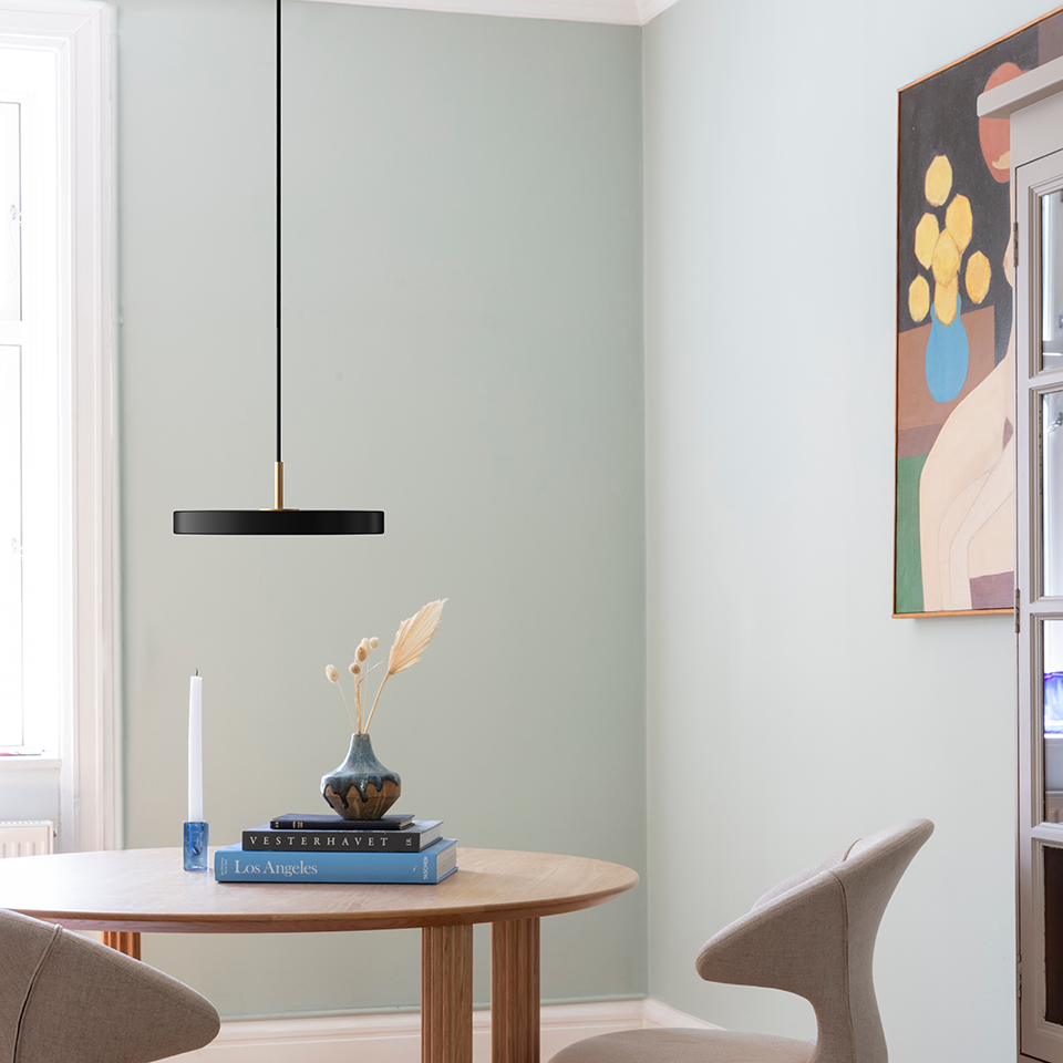 Asteria pendel, sort og messing • UMAGE - Copenhagenhomedesign