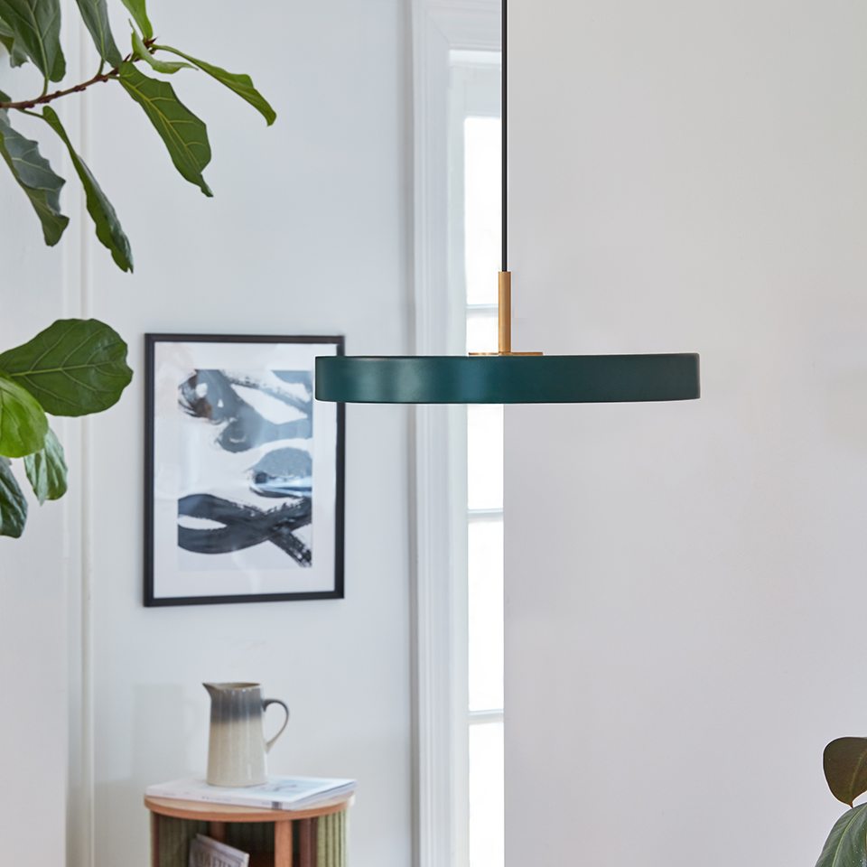 Asteria pendel, grøn og messing • UMAGE - Copenhagenhomedesign