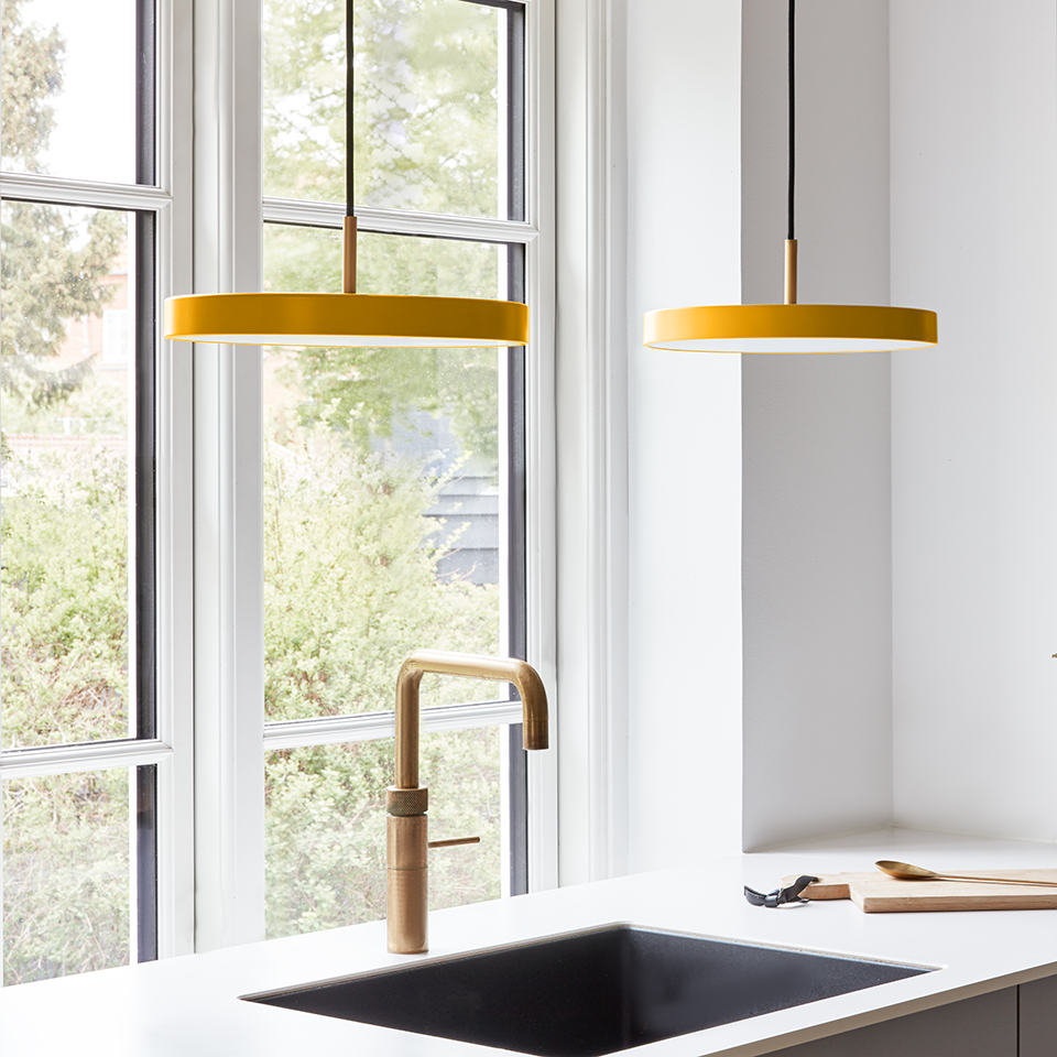 Asteria pendel, gul og messing • UMAGE - Copenhagenhomedesign