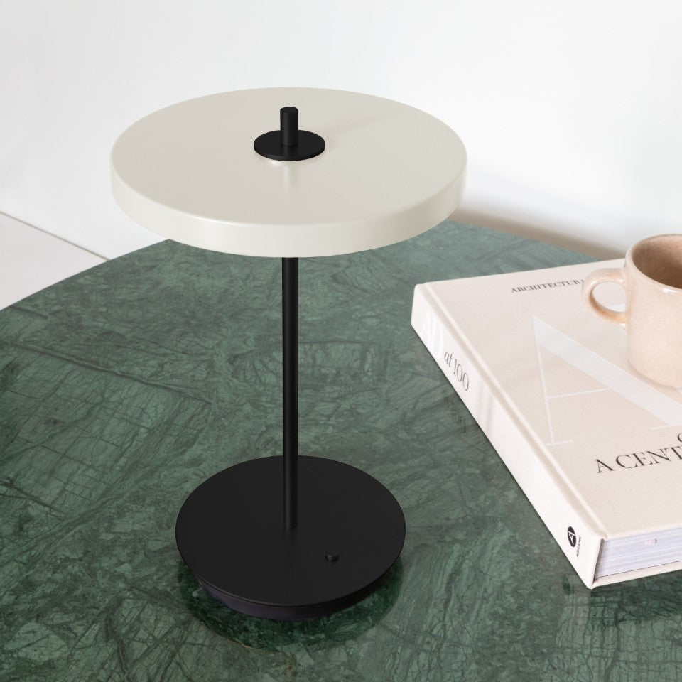 Asteria Table bordlampe, hvid og sort • UMAGE - Copenhagenhomedesign