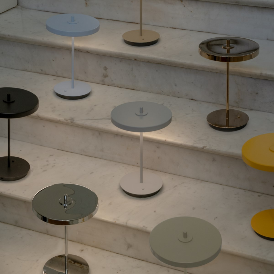 Asteria Move Monochrome, portable bordlampe, lysegrå (mist) • UMAGE - Copenhagenhomedesign